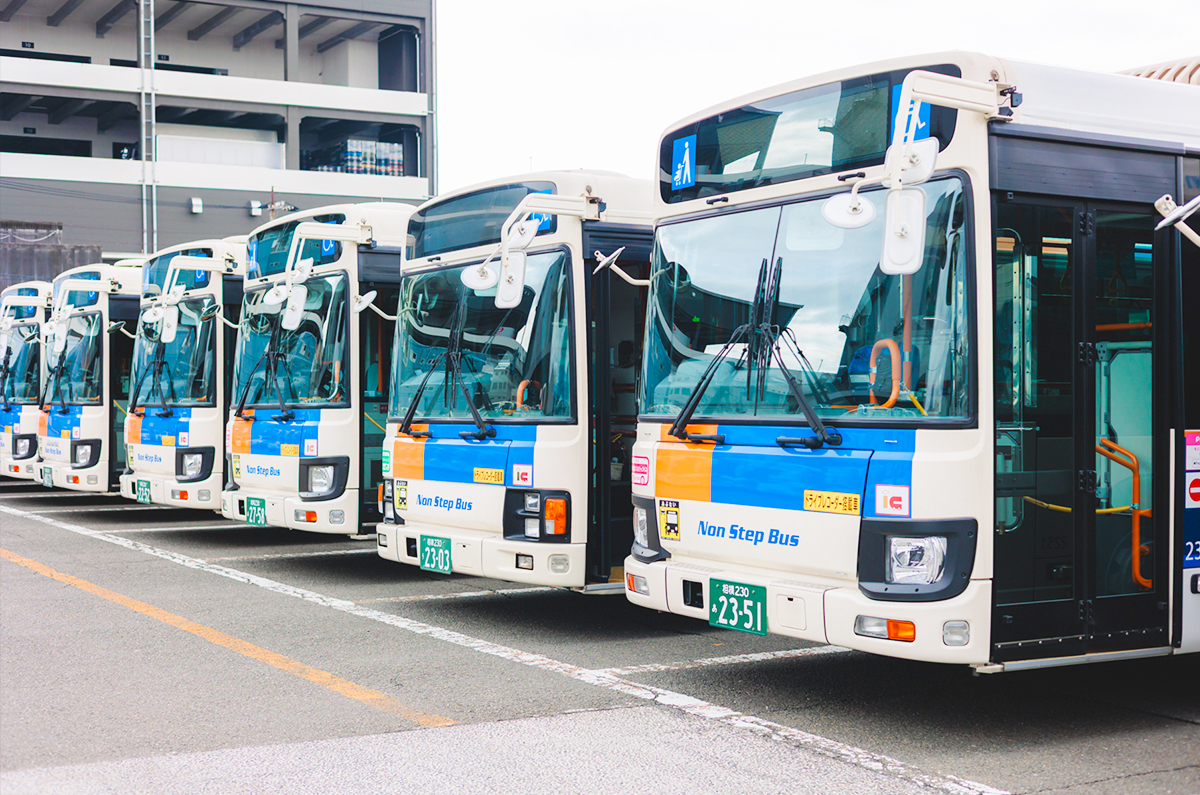 大型免許不要。上星川駅ロータリー（保土ケ谷区）での路線バス車両誘導業務