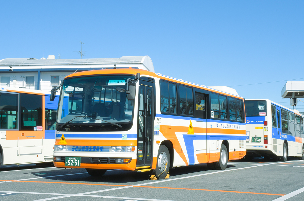 スクールバス運転士