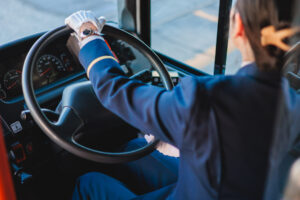 【養成年齢引上げ】「いつか」を「今」に。普通免許からの挑戦、55歳まで応援します！